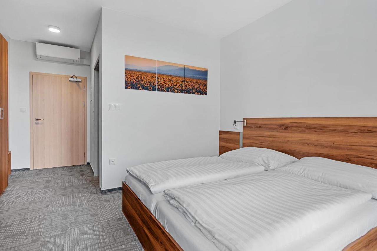 Penzion Na Namesti Dvůr Králové nad Labem Екстериор снимка