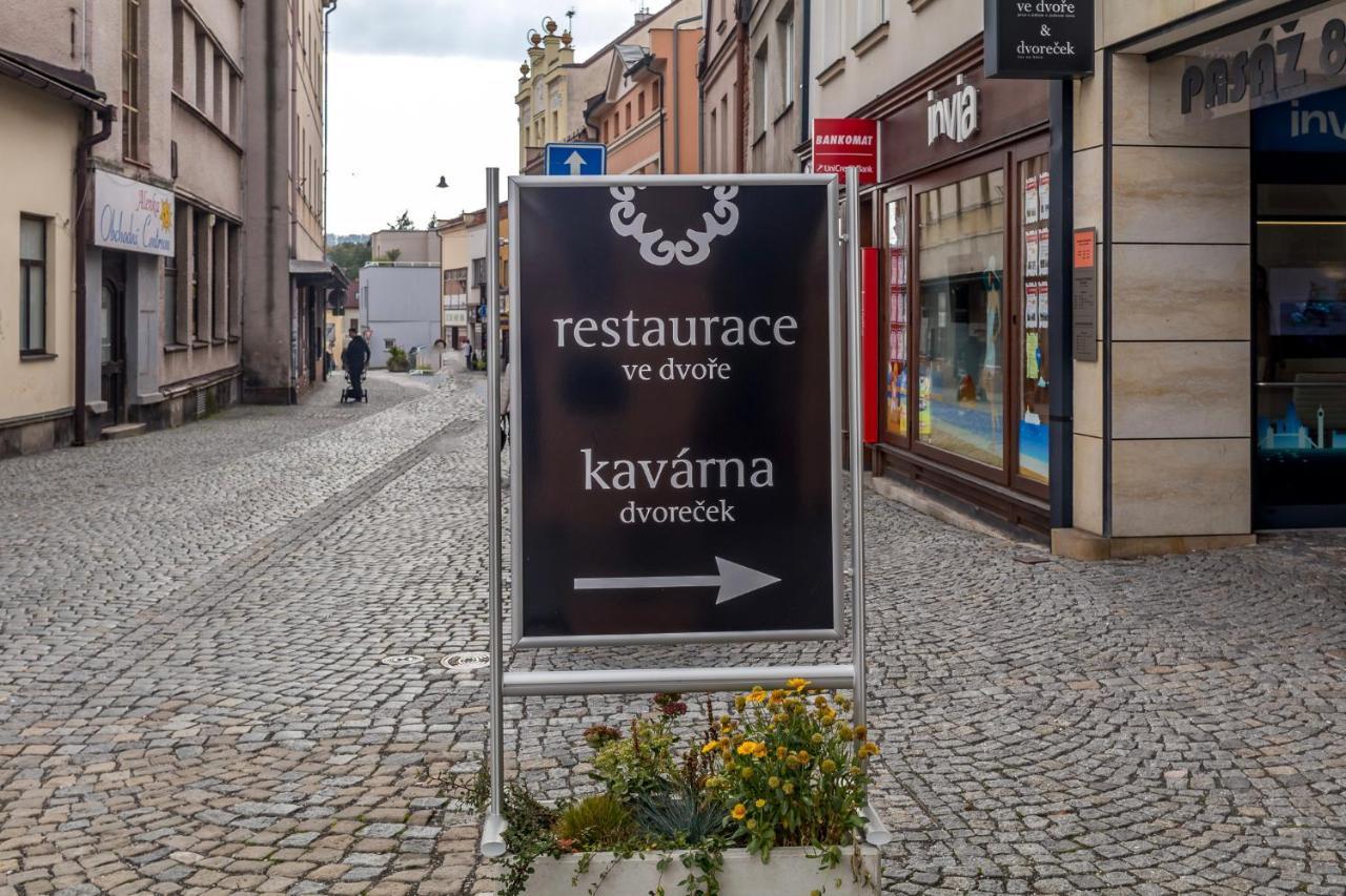 Penzion Na Namesti Dvůr Králové nad Labem Екстериор снимка