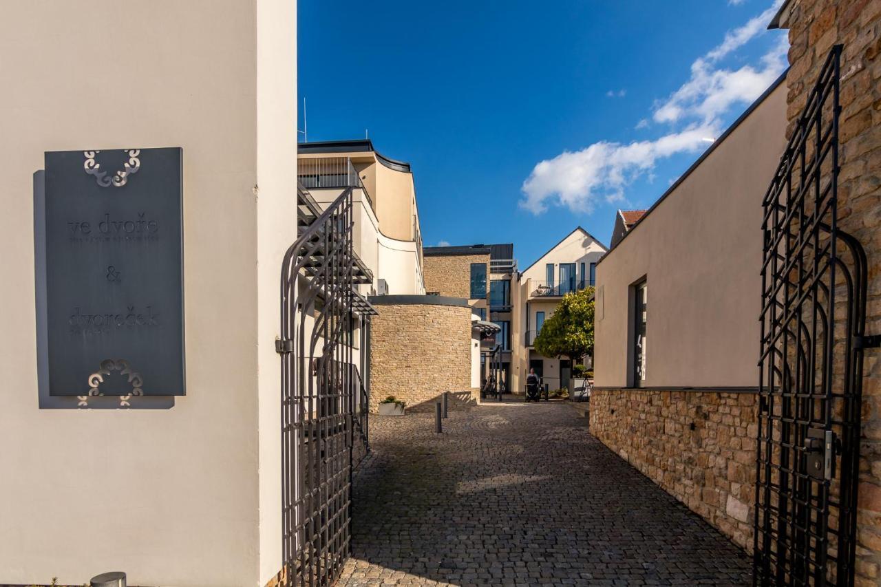 Penzion Na Namesti Dvůr Králové nad Labem Екстериор снимка
